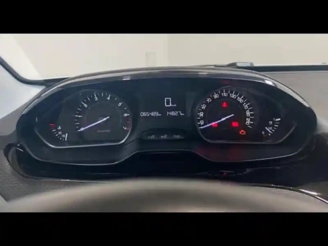 Peugeot 2008 1.2 110 style gps clim bluetooth — photo 13