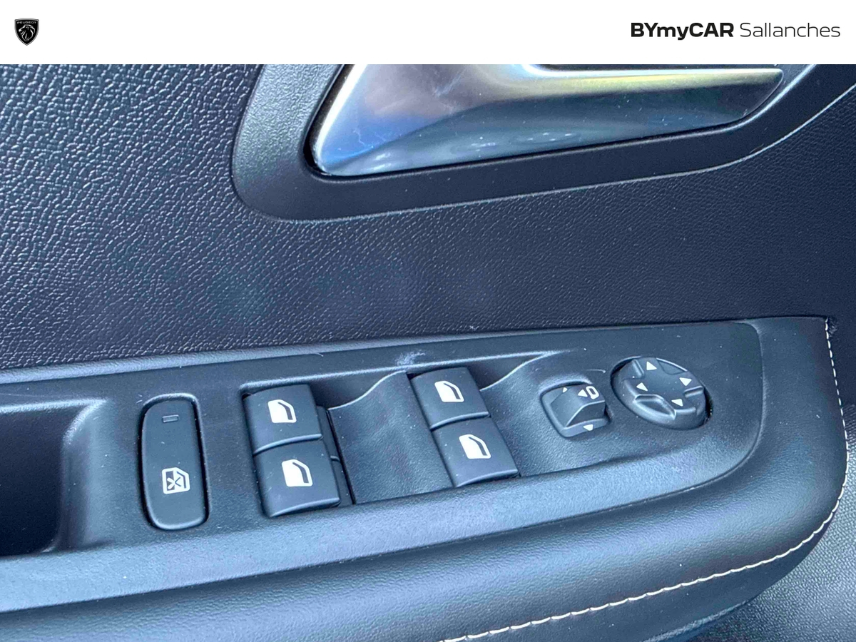 Peugeot 208 100 S&amp;S BVM6 — photo 32