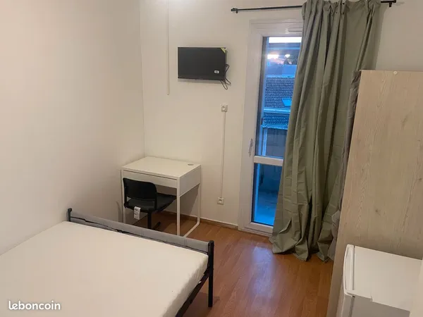 Chambre meublée tout confort à louer - 450 CC - Colocation à Les Mureaux