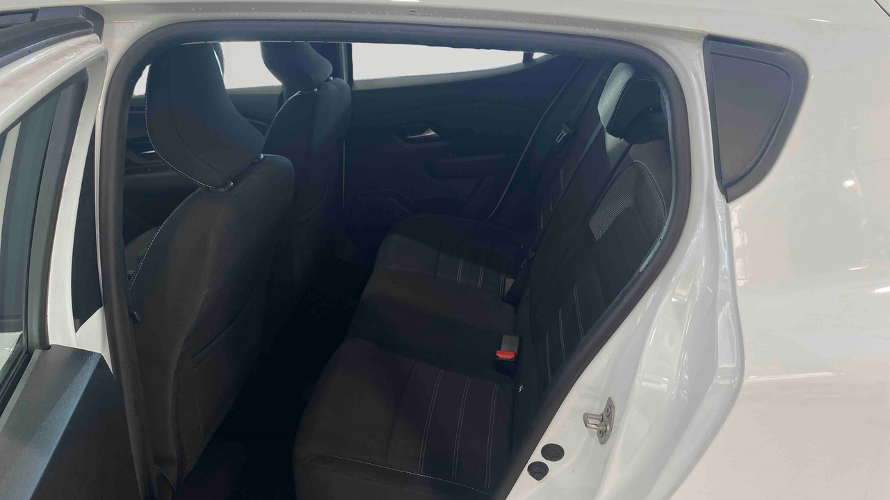 Dacia Sandero SCe 65 - 22 — photo 12