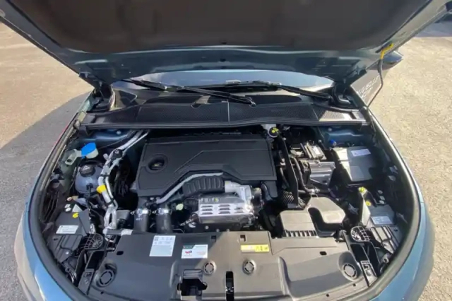 Peugeot 308 sw hybrid 145 e-dcs6 — photo 16