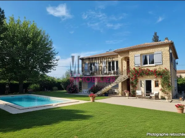 Maison 8 pièces 210 m²