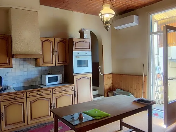 LALINDE ! Maison sur 2 niveaux Ã  rÃ©nover const de l'annÃ©e 1960 e