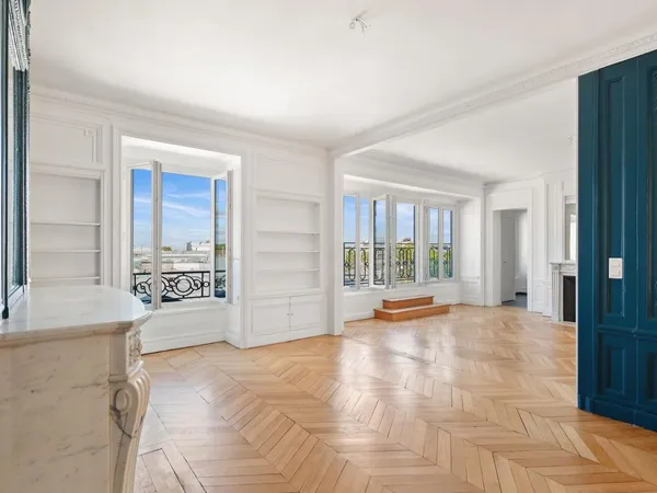 Appartement familial - Balcon avec vue dégagée au dessus du Bon Marché
