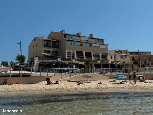 Studio PIED DANS L' EAU au Brusc