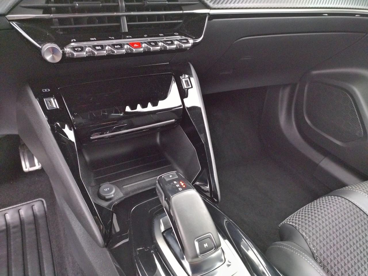 Peugeot 2008 1.2 puretech 130ch s&s gt line eat8 7cv — photo 21