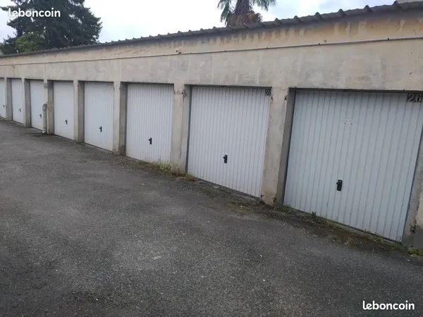Garage fermé 13,5 m² - Résidence sécurisée - Tarbes