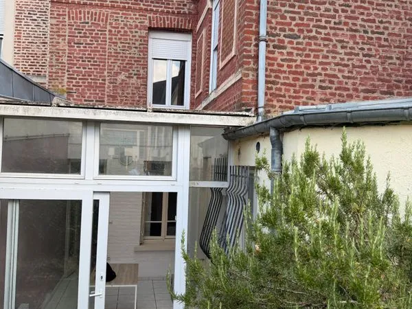 Plein centre maison jardinet