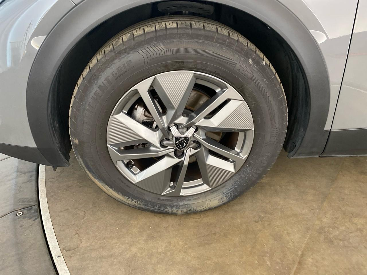 Peugeot 408 hybrid 145 e-dcs6 allure — photo 11