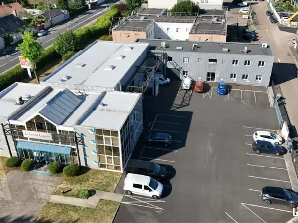 Box de stockage sécurisé - site fermé - accès 7j/7 - 47m²