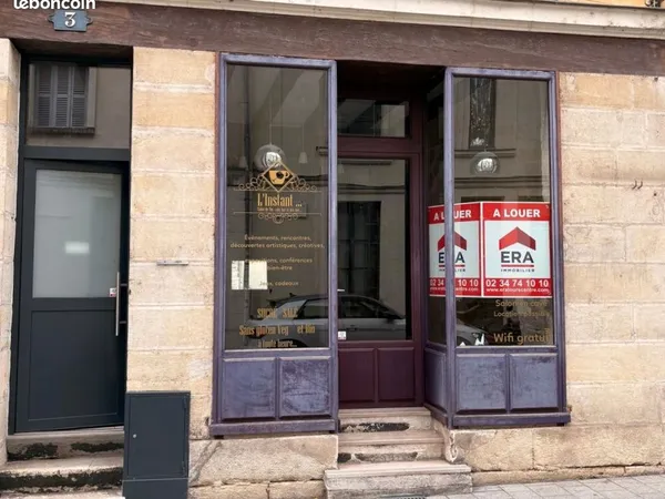Local 67 m² TOURS