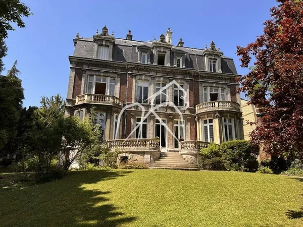 Appartement 7 pièces 243 m²