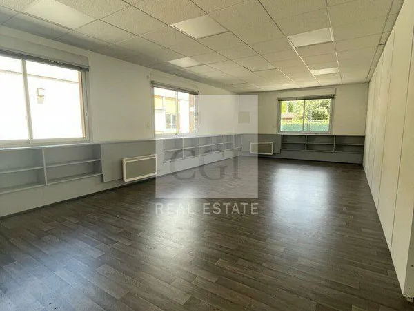 Bureau 120 m²
