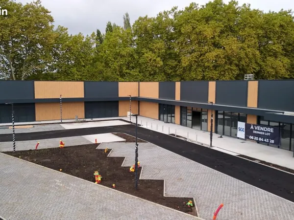 Local commercial 270 m²