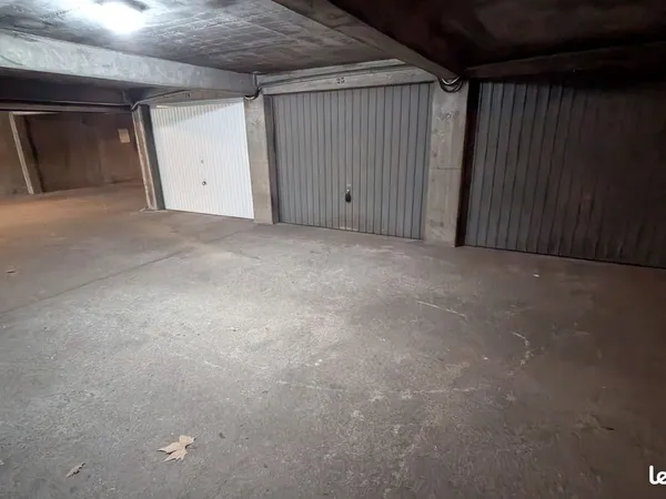 Vente Garage 20 m2 Grenoble - accès sécurisé sous sol - 62 rue Anatole France