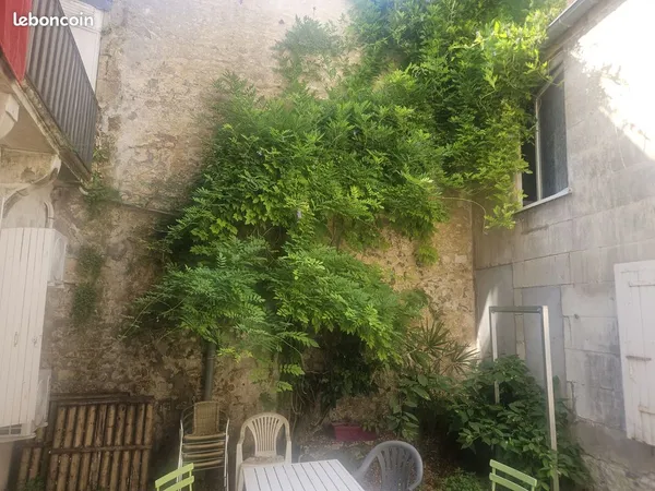 Local 482 m² Saintes