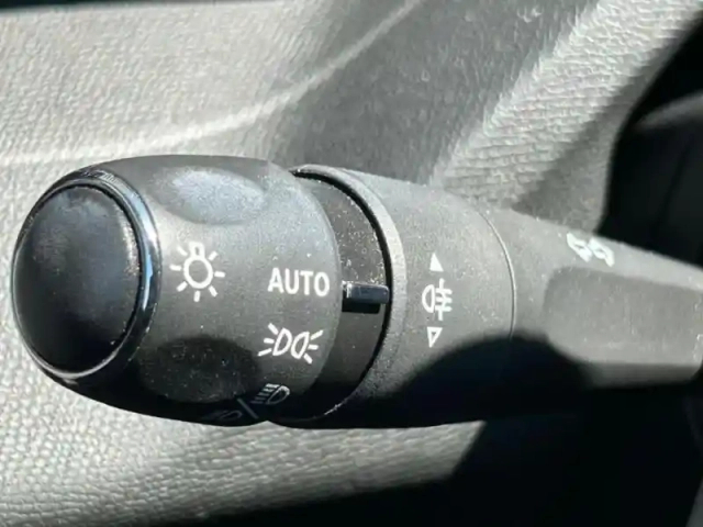 Peugeot 308 1.5 bluehdi 130ch s&amp;s allure pack — photo 11