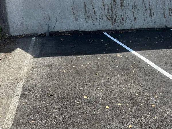 Place de parking à louer en plein centre de Belley - accès sécurisé