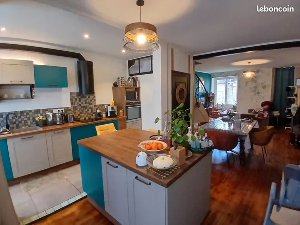 Maison de ville 180m2 avec grande dépendance 240m2 à Nersac