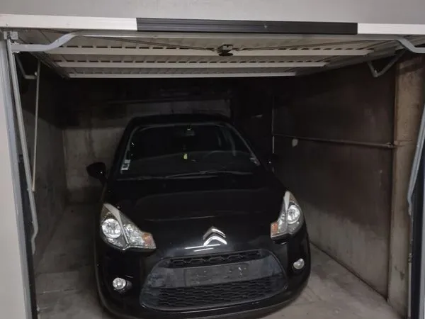 Garage box fermé