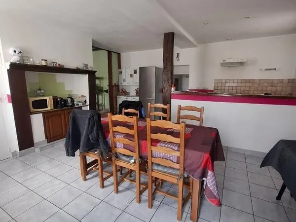 Particulier loue maison de bourg à Chemazé libre au 01 octobre 2026