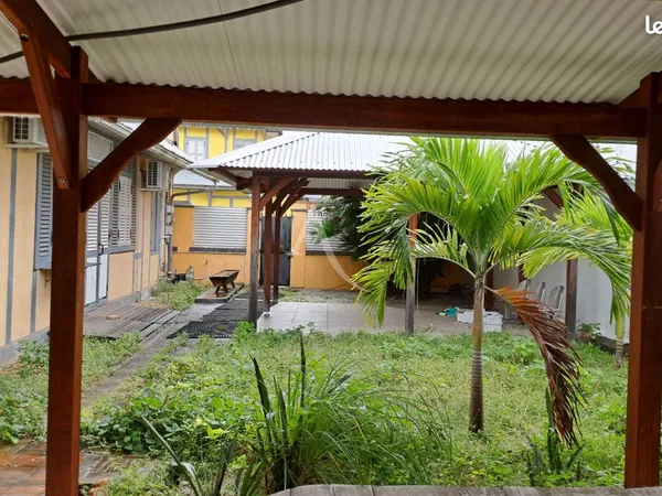 Maison 8 pièces 363 m²