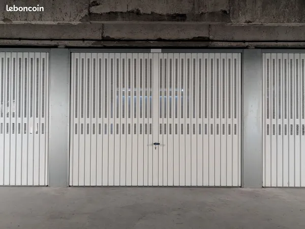 Garage fermé neuf en sous-sol sécurisé
