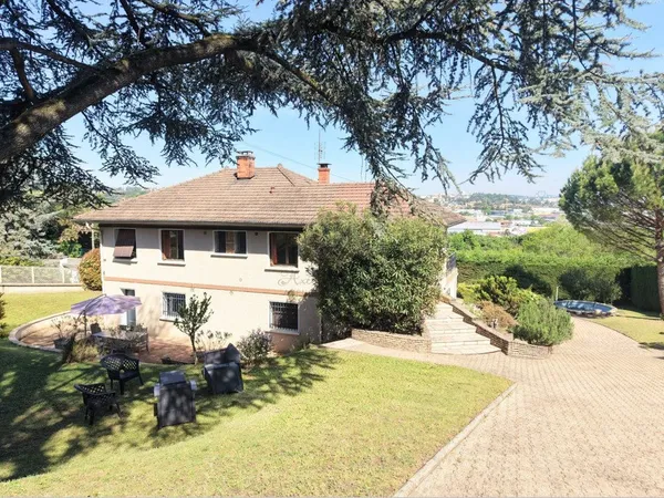 Saint-Genis-Laval proximité Irigny Maison avec vue sur Ly