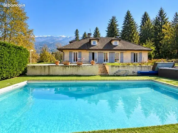 Maison 7 pièces 230 m²