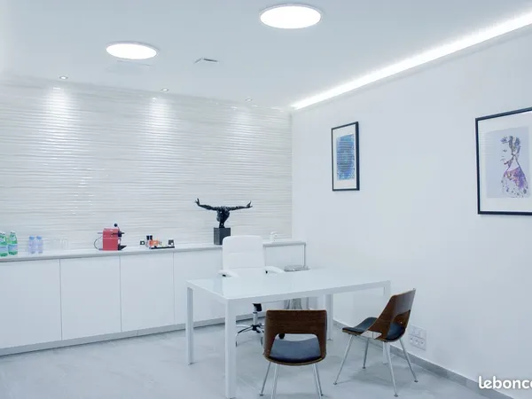 Local 192 m² Paris