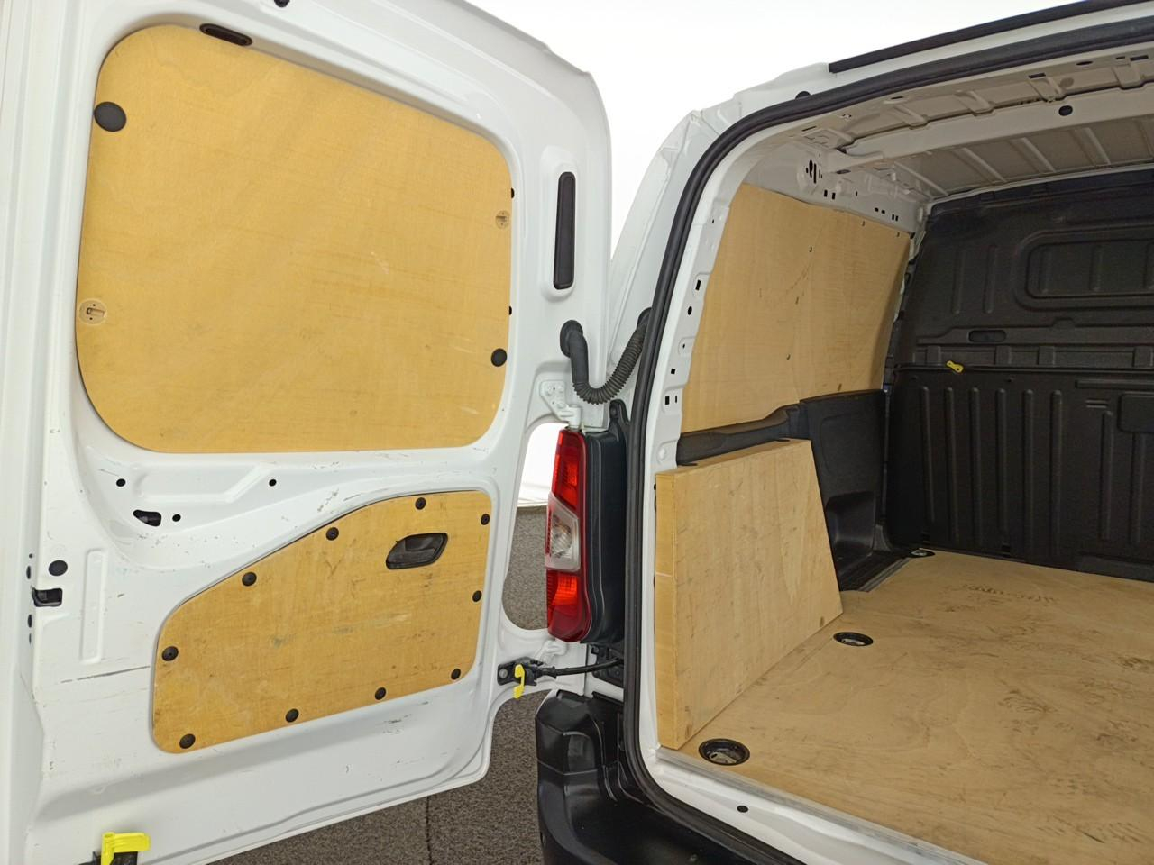 Peugeot Partner fourgon standard 650 kg bluehdi 100 s&s bvm6 premi — photo 31