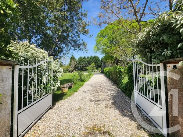 Maison 4 pièces 226 m²