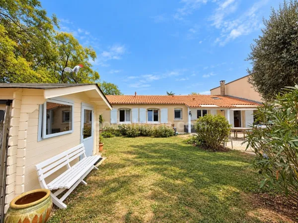 MAISON DE PLAIN-PIED - 114 M² - 3 CHAMBRES - QUARTIER BEAUREGARD - ROCHELLE (17)