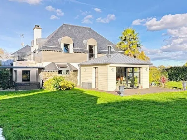 Maison 9 pièces 252 m²