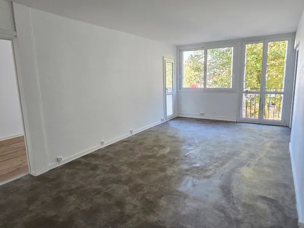 Appartement T4 lumineux 73 m² avec balcon, place de parking et cave