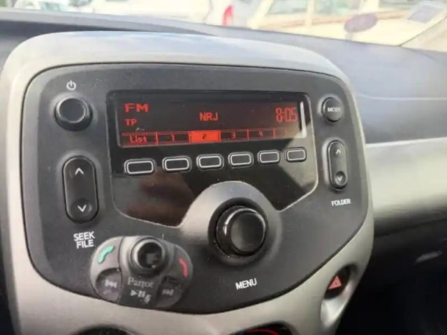 Citroën C1 vti 68 feel 5p — photo 13
