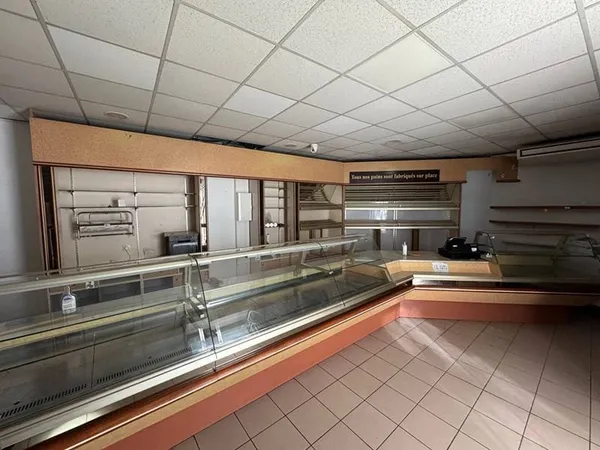Local commercial 280 m²