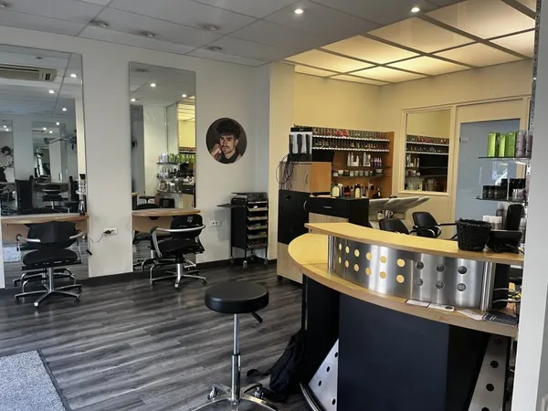 À vendre, salon de coiffure clé en main d'environ 70 m2 à Reims