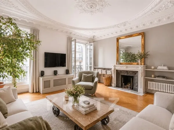 PARIS VIIIe - St Augustin/Europe - Appartement familial de 182m2
