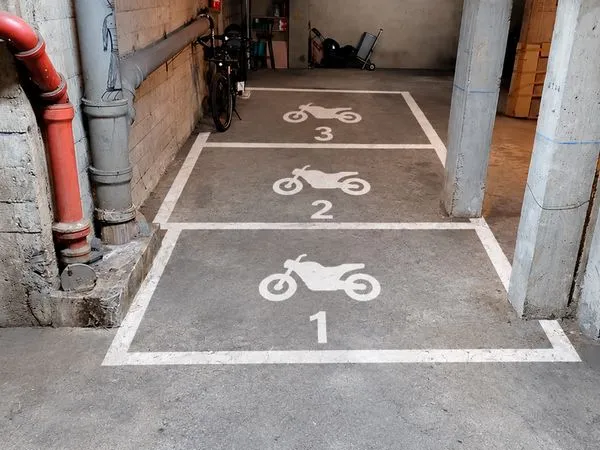 Place de parking Moto