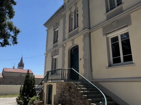 BELLE MAISON DE MAÎTRE, 208 M2 HAB., À MARLHES DANS LE PILAT (42), PARC DE 2 995 M2 PLAT, CLOS, ARBO