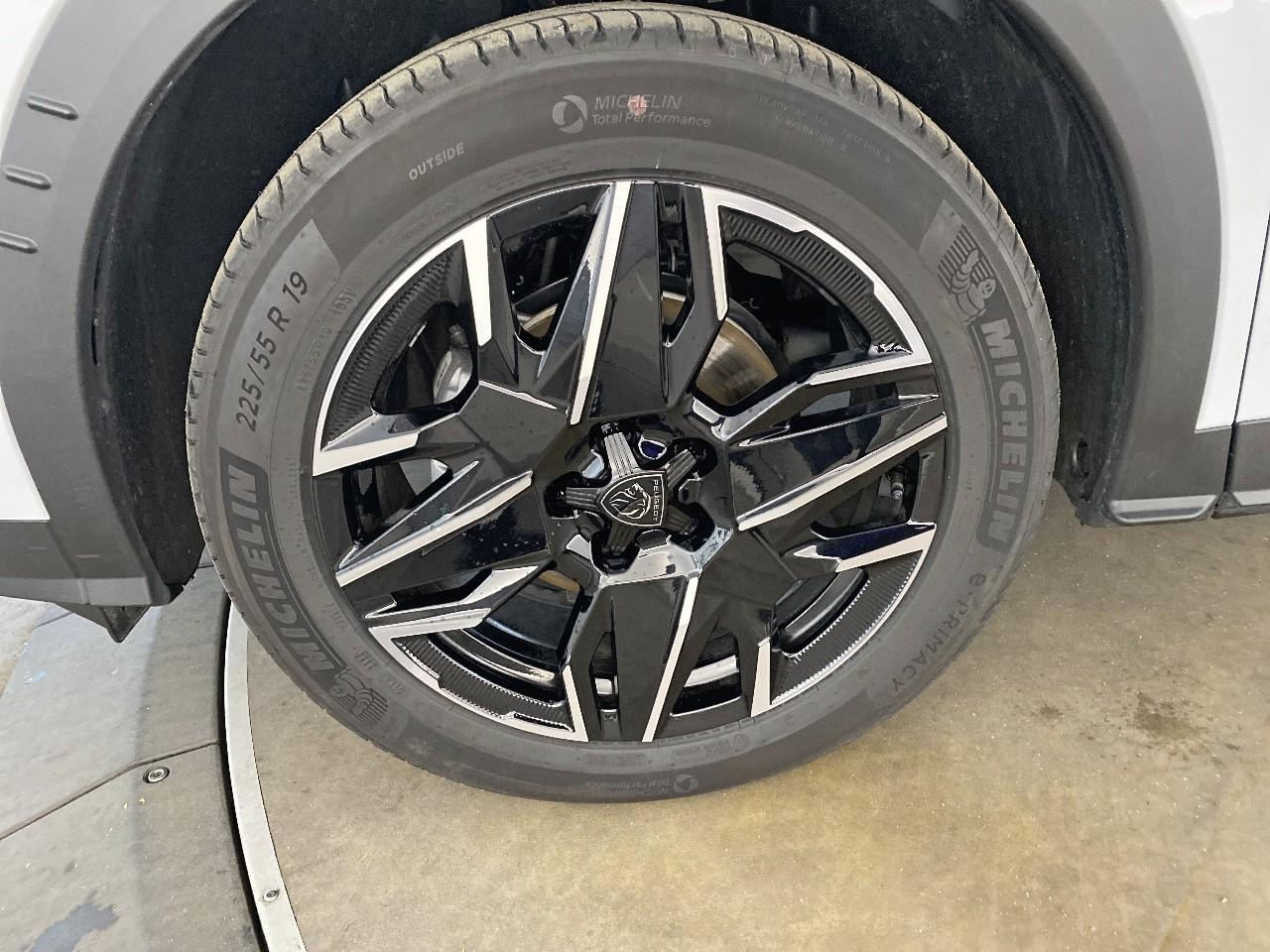 Peugeot 3008 hybrid 145 e-dcs6 gt — photo 11