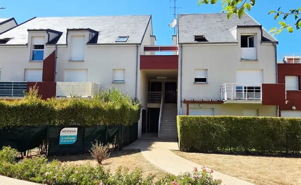 Appartement Etampes 2 pièces avec jardin et une place de stationnement en sous-sol.