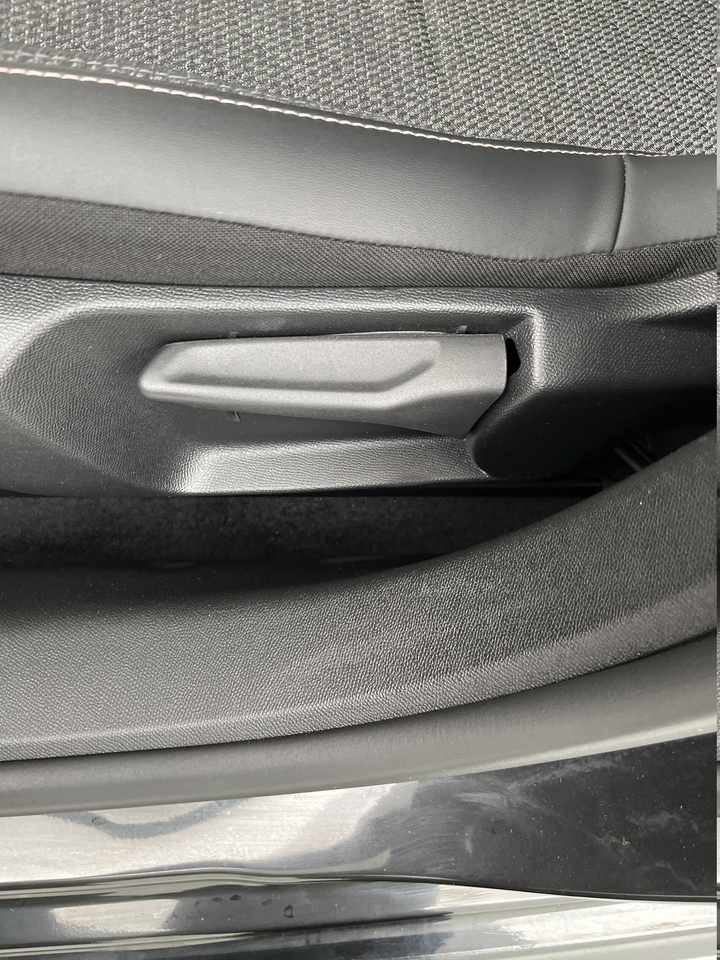Peugeot 208 — photo 58