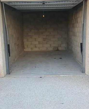 Loue garage pour voiture où moto