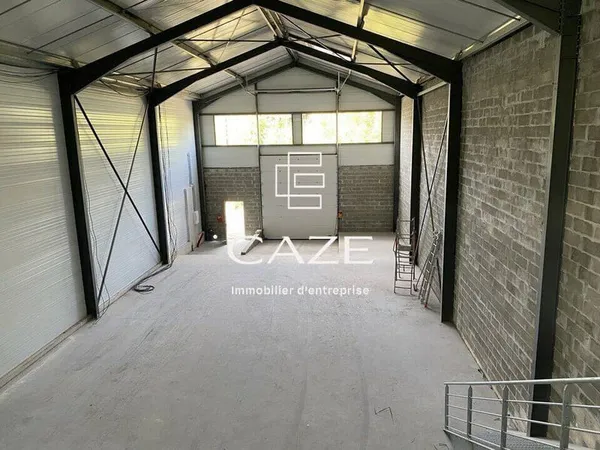 Local d'activité 1057 m²