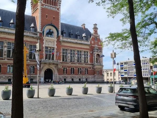 Local face à la mairie de DUNKERQUE