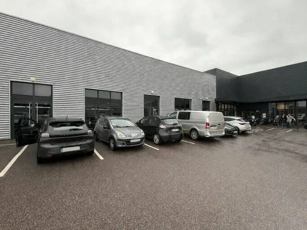 Local commercial 850 m²