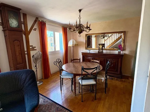 Duplex T3 avec cave et 2 places de parking sécurisées - Beau potentiel à proximité des Allées de Mor