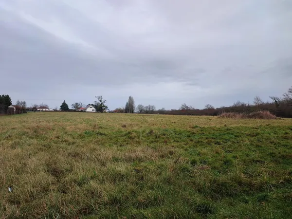 Terrain constructible rare sur le secteur.
